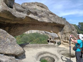Randonnée Marche Lamanon - grottes de cales - Photo