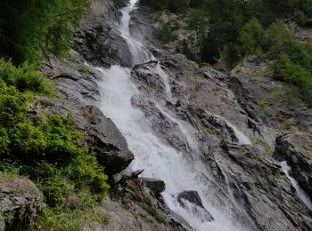 Trail Walking Sainte-Foy-Tarentaise - La cascade de la Raie depuis la Bataillette  - Photo
