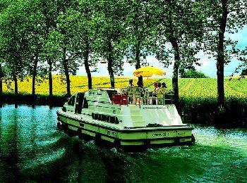 Tour Laufen Ayguesvives - Ayguevisves from the Canal du Midi - Photo