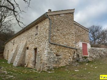 Randonnée Marche Châteauneuf-Val-Saint-Donat - Bergeries en pierres sèches - Châteauneuf Val Saint Donat - Photo