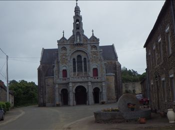 Tour Wandern Vimartin-sur-Orthe - Saint-Martin-de-Connée - La Chapelle Notre Dame du Chêne - Photo
