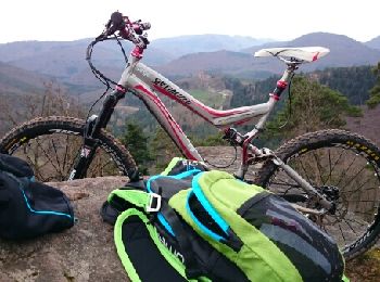 Tocht Mountainbike Climbach - le rocher des Corbeaux.  - Photo