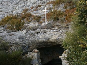 Randonnée Marche Caussols - Plateau de Calern - Grottes et chapelle souterraine - Photo