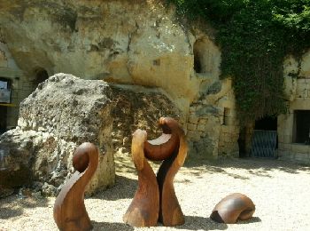 Percorso Marcia Gennes-Val-de-Loire - Le chemin  des  vieilles  pierres  saint  georges  des  7  voies   - Photo