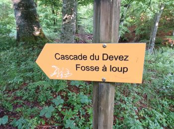 Randonnée Marche Curières - AVEYRON LAGUIOLE  . TROU DU LOUP . CASCADE DE DEVEZ . O - Photo