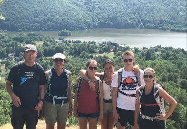 Tour Wandern Chambon-sur-Lac - Lac Chambon Château de Muriel - Photo