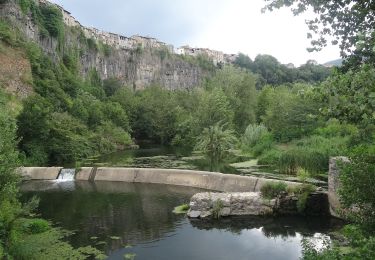 Randonnée A pied Montagut i Oix - Montagut-Ermita de la Devesa-Baumes de la Caxurma - Photo