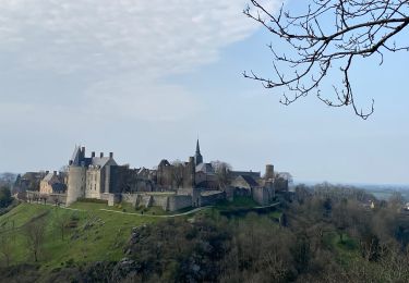 Tour Wandern Sainte-Suzanne-et-Chammes - St Suzanne - Photo