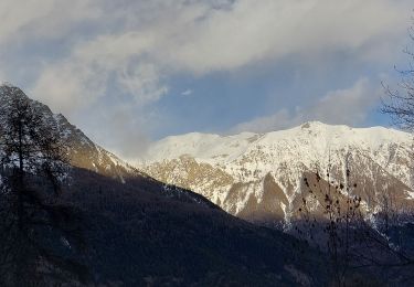 Randonnée Raquettes à neige Réallon - rando neige sans raquettes les chalets de Vaucluse allongé - Photo