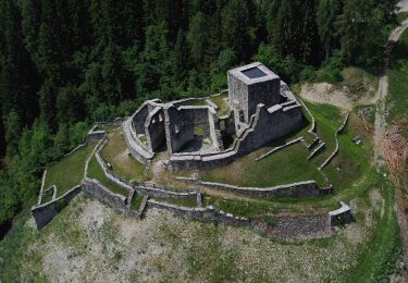 Percorso A piedi Bresimo - (SI C05) Bagni di Bresimo - Bevia - Castello di Altaguarda - Bassetta Giovèl - Malga Stablei - Mocenigo di Rumo - Photo