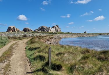 Randonnée Marche Plougrescant - Plougescrant et la maison entre les rochers - Photo