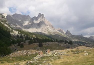 Excursión A pie Névache - refuge de Laval - col des beraudes - lac de cerces  descente de la Clarée NEVACHE - Photo