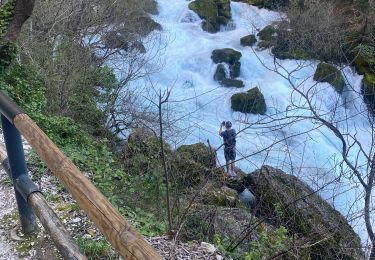Trail sport Fontaine-de-Vaucluse - Fontaine de Vaucluse  - Photo
