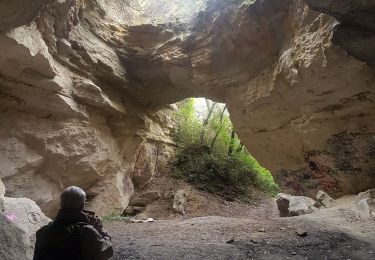 Tour Wandern Pujaut - pujaut falaise dessus trou de la lune falaise dessous - Photo