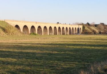 Randonnée Marche Vineuil - Vineuil le viaduc via la Noue Château de Ménard  - Photo