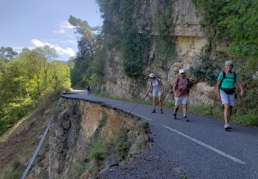 Tour Wandern Châteaudouble - Les Gorges, la route coupée, le village - Photo