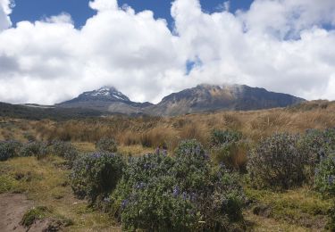 Tour Wandern Parroquia El Chaupi - montée au refuge Nuevos horizontes - Photo