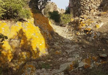 Tocht Stappen Estagel - hameau segure chapelle et château de notre dame de  fast - Photo