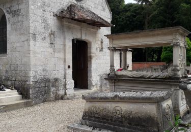Tour Wandern Acquigny - Acquigny. Du lac vers la forêt des Trévats - Photo