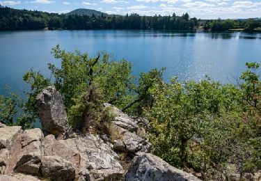 Tour Wandern Charbonnières-les-Vieilles - Le tour du Gour de Tazenat  - Photo