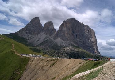 Tocht Te voet Canazei - Sentiero 