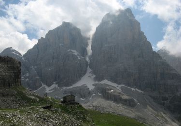 Tocht Te voet Tre Ville - Sentiero attrezzato 