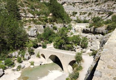 Trail Walking Barret-sur-Méouge - Gorges de la meouge - Photo