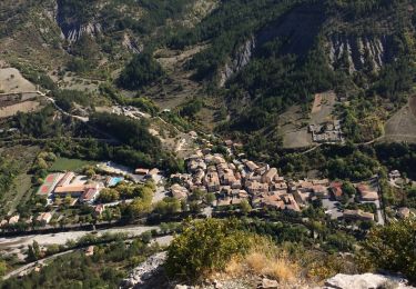 Tocht Stappen Villeperdrix - Croix du Caire - Photo