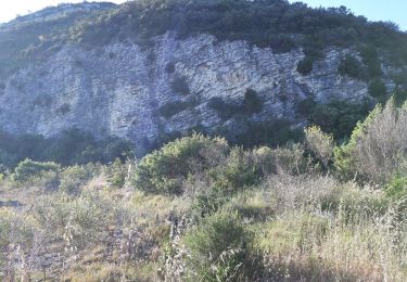 Tocht Stappen Villeneuve-lès-Avignon - trou de la lune - Photo