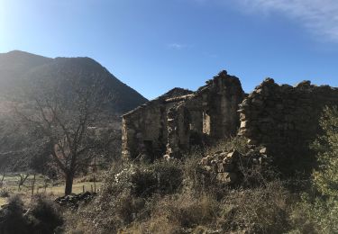 Trail Walking Laspuña - House-valliforcas-vulture feeding-ceresa-house - Photo