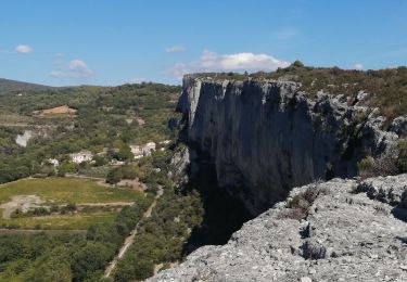 Trail Walking Lioux - la falaise de la madelaine - Photo
