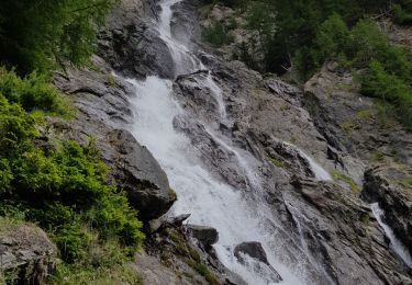 Trail Walking Sainte-Foy-Tarentaise - La cascade de la Raie depuis la Bataillette  - Photo