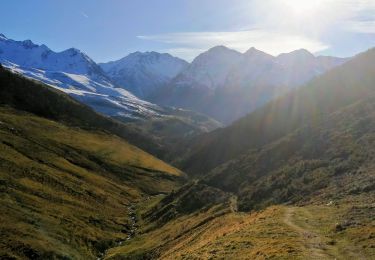 Trail Walking Mont - Le long de la crête au-dessus de Mont - Photo