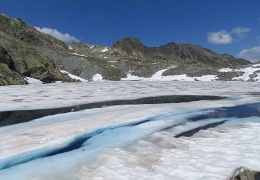 Randonnée Marche Saint-Colomban-des-Villards - lac de la croix au départ du col du glandon - Photo