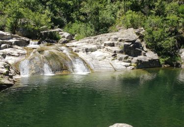 Tour Wandern Pied-de-Borne - eau - Photo