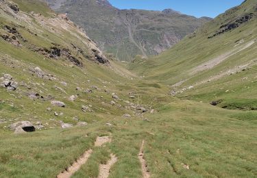 Tocht Stappen Gavarnie-Gèdre - Milhas cabane   - Photo