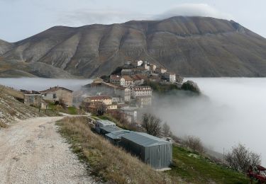 Tour Zu Fuß Norcia - Castelluccio di Norcia/Sentiero N°571 (GAS) - Photo