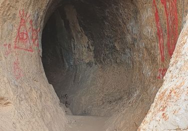 Tocht Stappen Belcodène - la grotte du Tonneau avec escalades - Photo