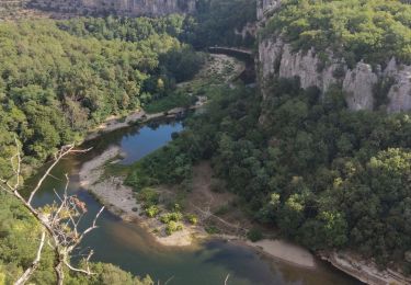 Trail Walking Berrias-et-Casteljau - balade de la corniche - Photo