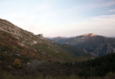 Trail On foot Castellane - 3L1fUyVLtdE - Photo