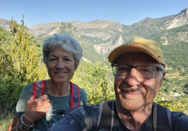 Tour Wandern Castellane - tour de robion - Photo