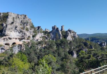 Tour Wandern La Roque-Sainte-Marguerite - Le village de pierre  - Photo
