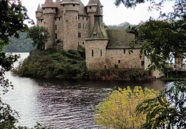 Trail Walking Bort-les-Orgues - Barrage de Bort les Orgues - Château de Val - Photo