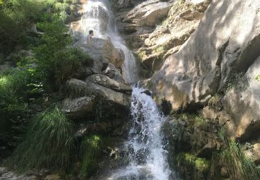 Tour Wandern Thônes - Thones 74 cascades abri sous roche - Photo