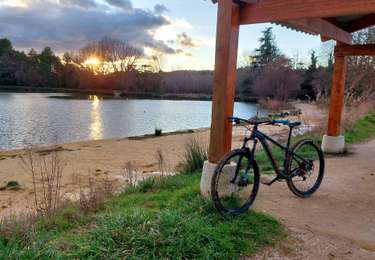 Tour Mountainbike Mormoiron - Sunset au lac des Salettes !!!! - Photo