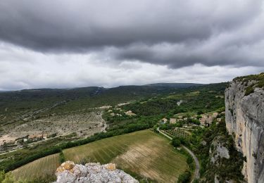 Tour Wandern Lioux - les falaises de la madeleine par Lioux - Photo