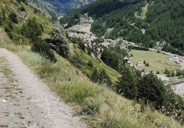 Randonnée Marche Château-Ville-Vieille - Aiguilles descente - Photo