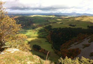 Randonnée Marche Orcival - De Douharesse au Puy de l'Ouire et à la roche Tuilière - Photo