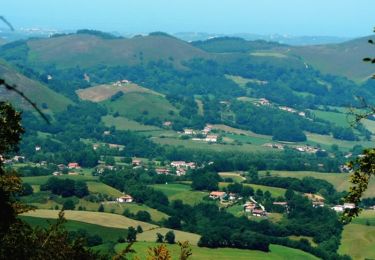 Randonnée Cheval Baztan - Sentier des Contrebandiers - Col des Veaux à Sare au Pays Basque  - Photo