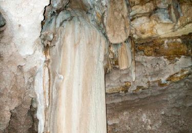 Excursión Senderismo Saint-Vallier-de-Thiey - Ponadieu Arch and the 2 Goules cave - Photo